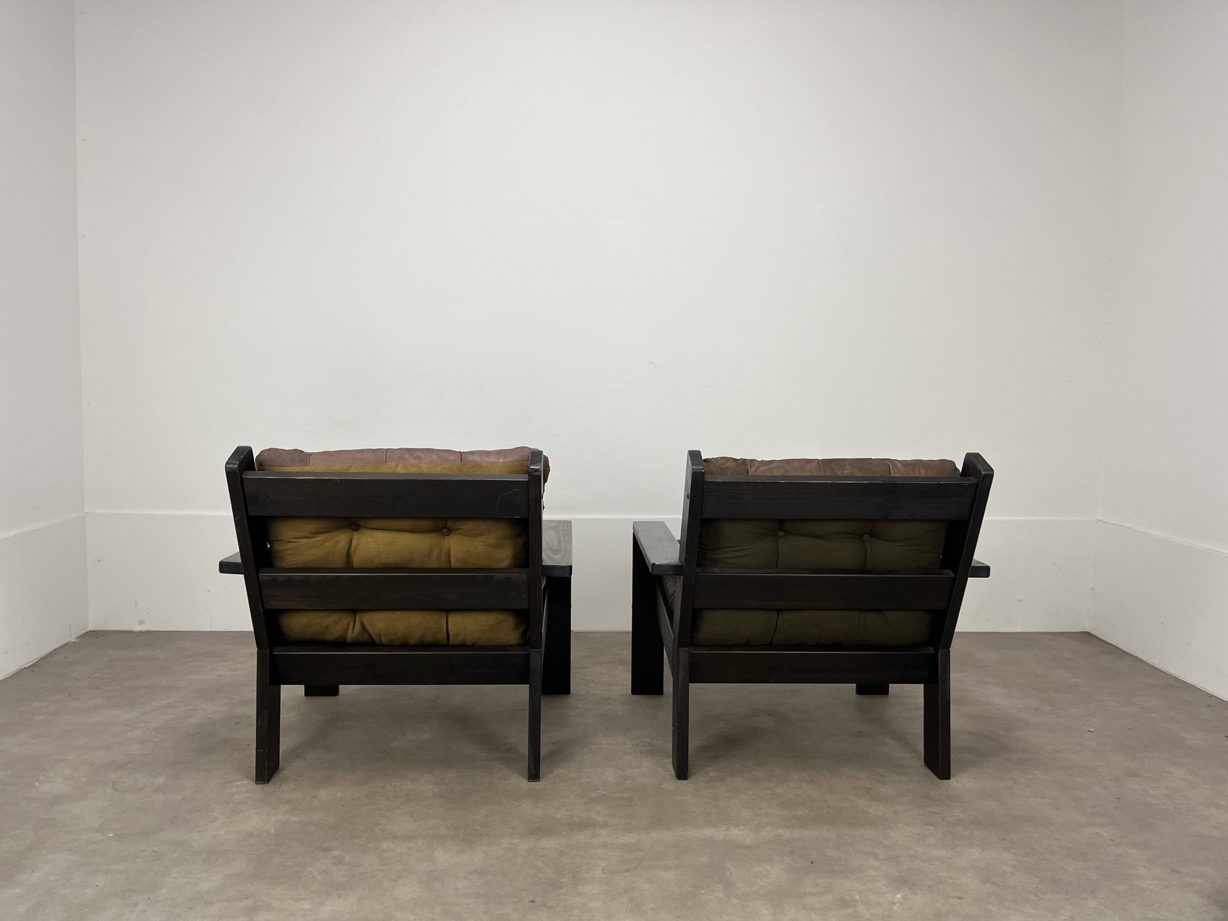 Living room sofa and brutalist armchairs in leather and wood, 70s, chalet style