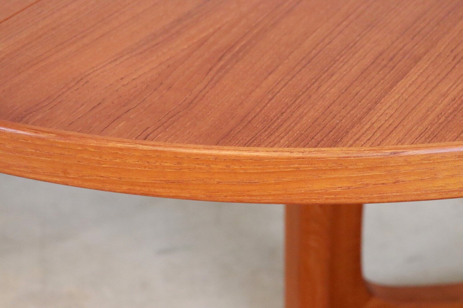 Danish design round dining table 2x extendable 'mejls'