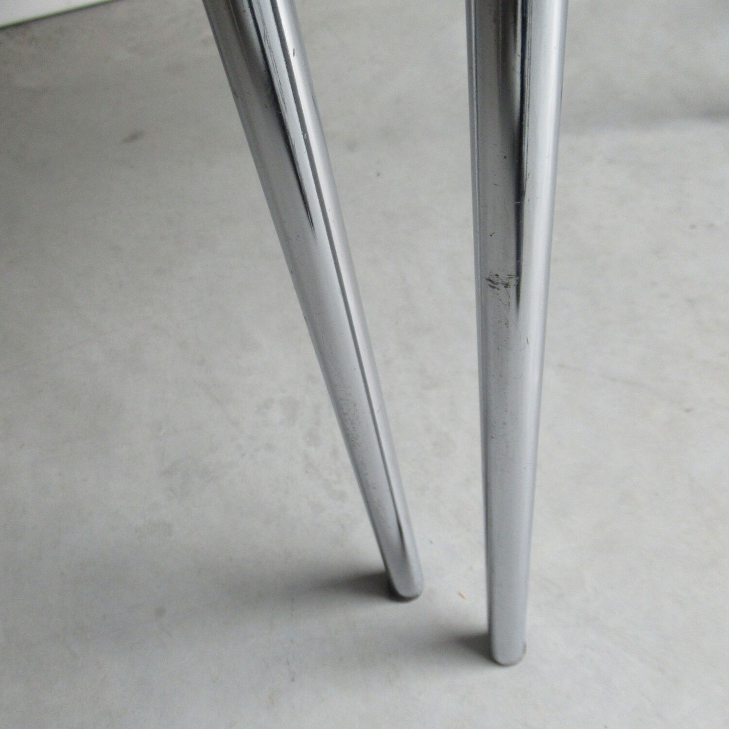 Pair of chairs model "Robert" of Pierre Guariche for Meurop