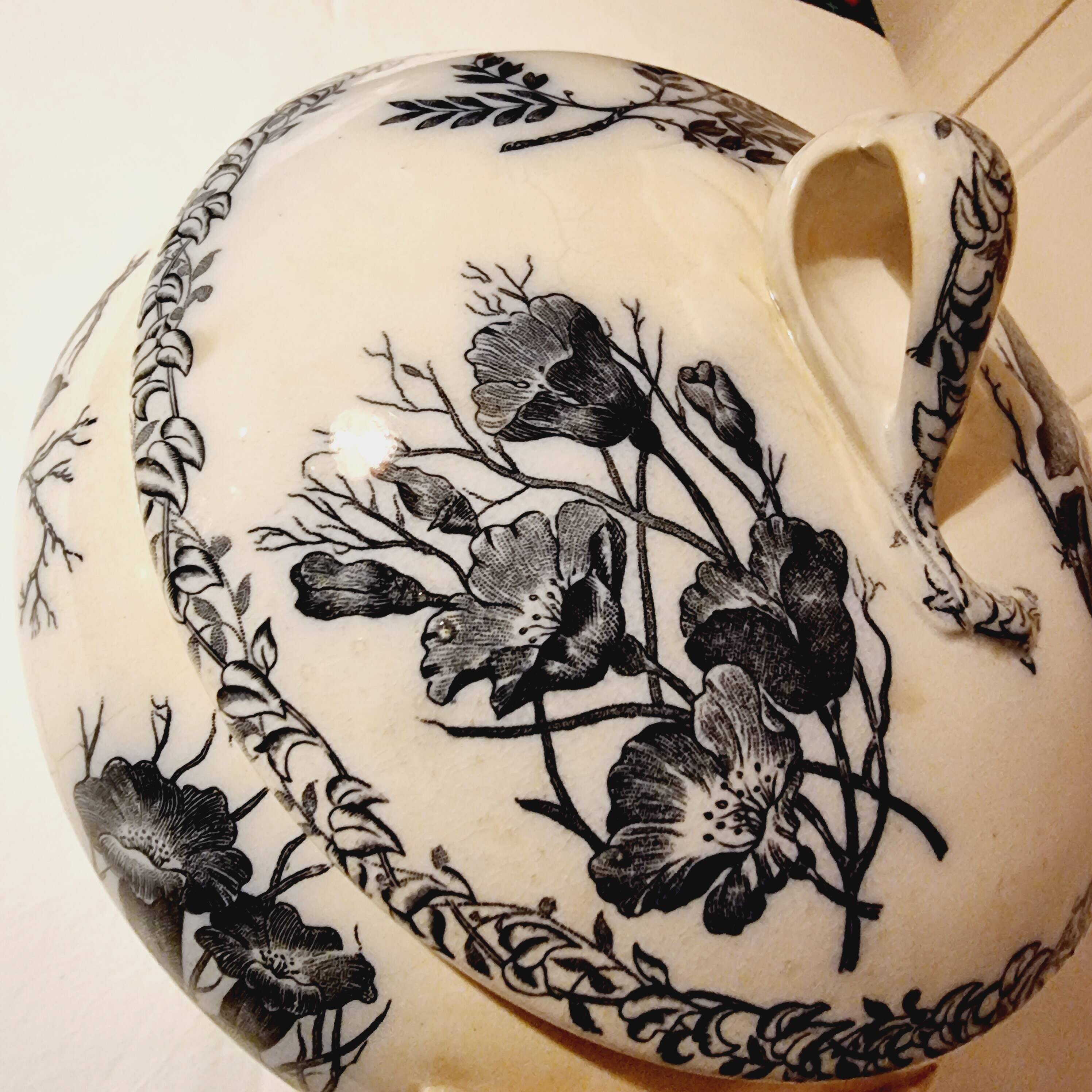 Antique Gien Translucent Porcelain Tureen in Gien Earthenware from 1900