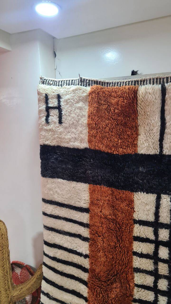 High quality Mrirt Moroccan rug with geometric design