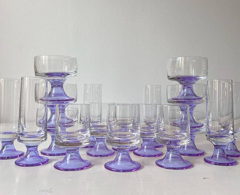 Set of 6 purple footed champagne glasses