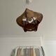 Lampe camel tissée à suspendre