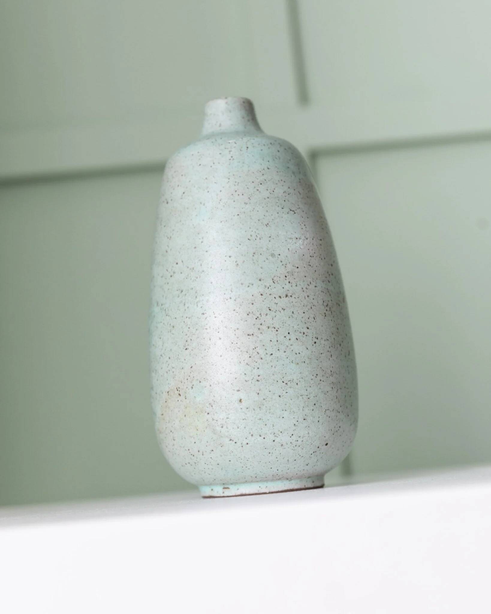 Vase en grès menthe par Carl Fischer pour PGH Bürgel – Céramique de studio organique du milieu du siècle, années 1960