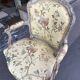 Paire de fauteuils en bois laqué de style Louis XV