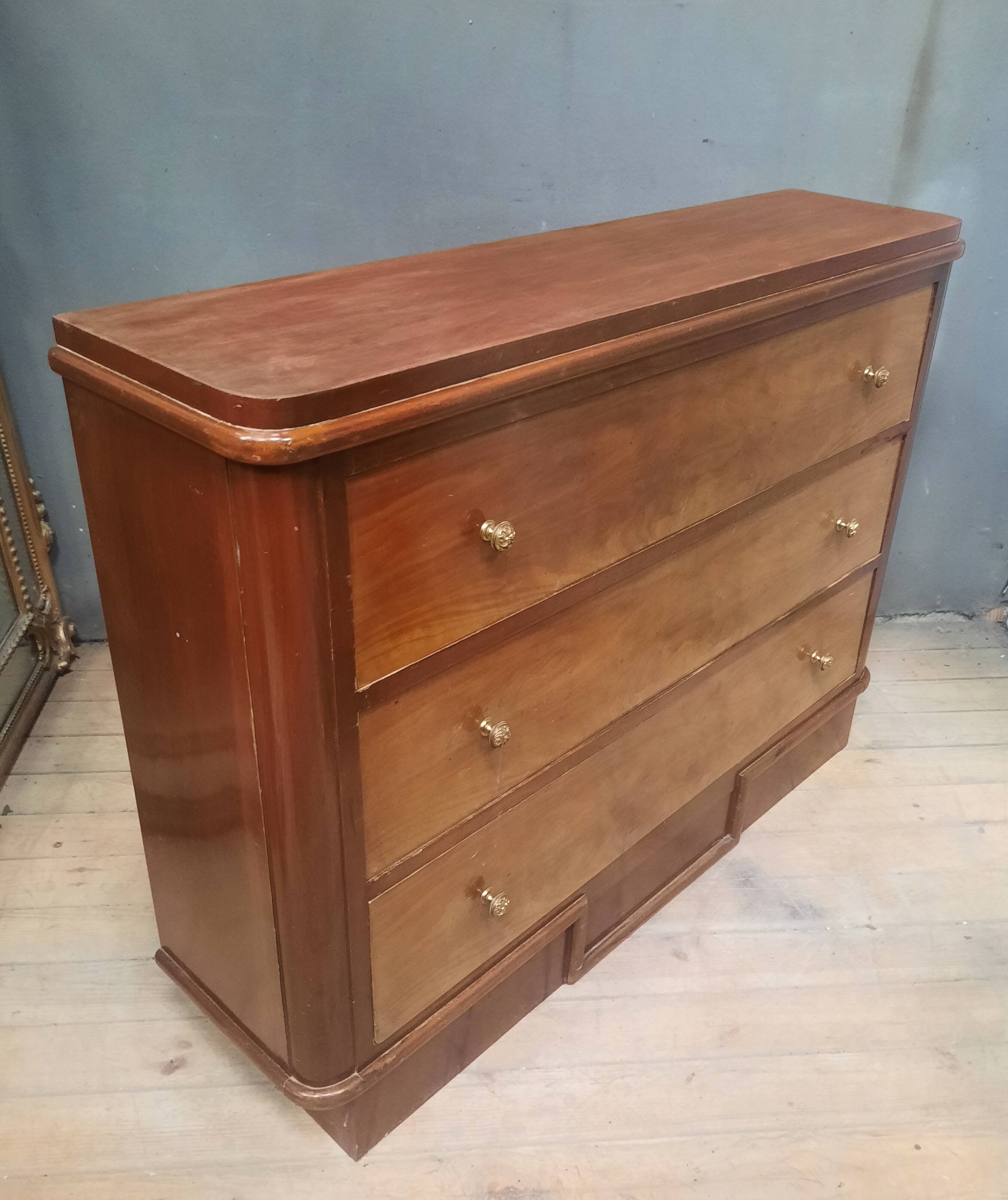 Commode en plaquage  des années 1930