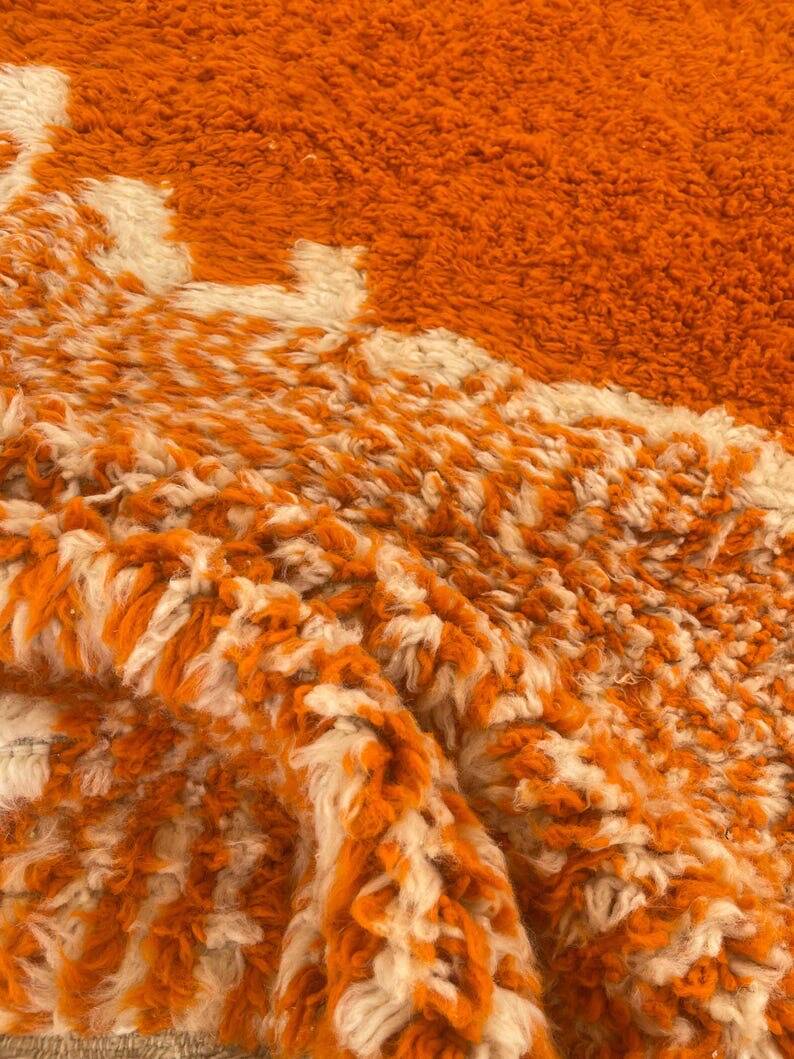 Handmade pure wool rug, size 2/3 m.