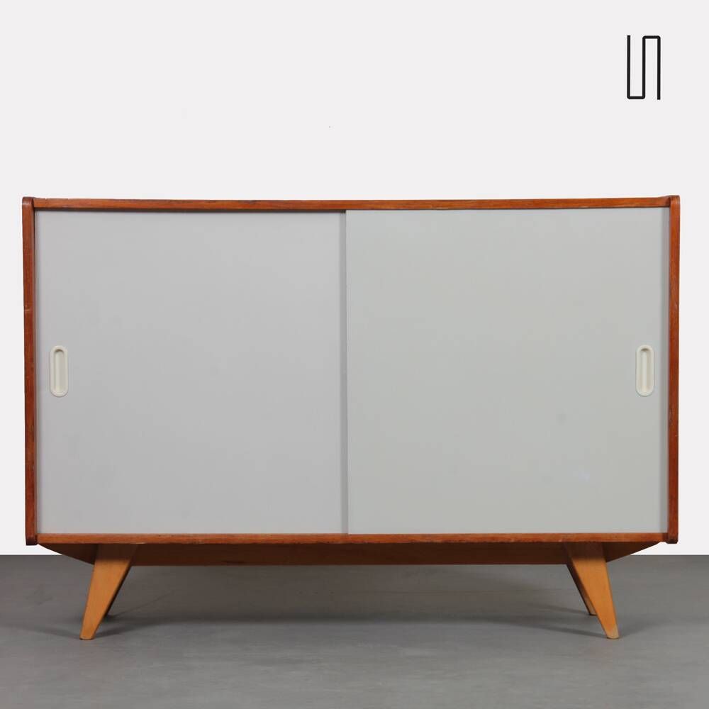 Commode en chêne, modèle U-452 par Jiri Jiroutek, 1960