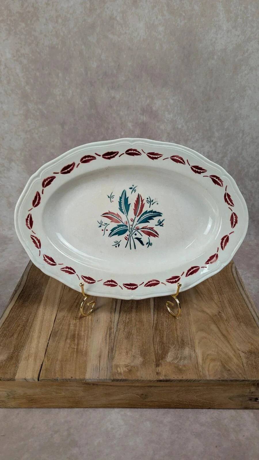 Oval plate L’amandinoise, model Auvergne
