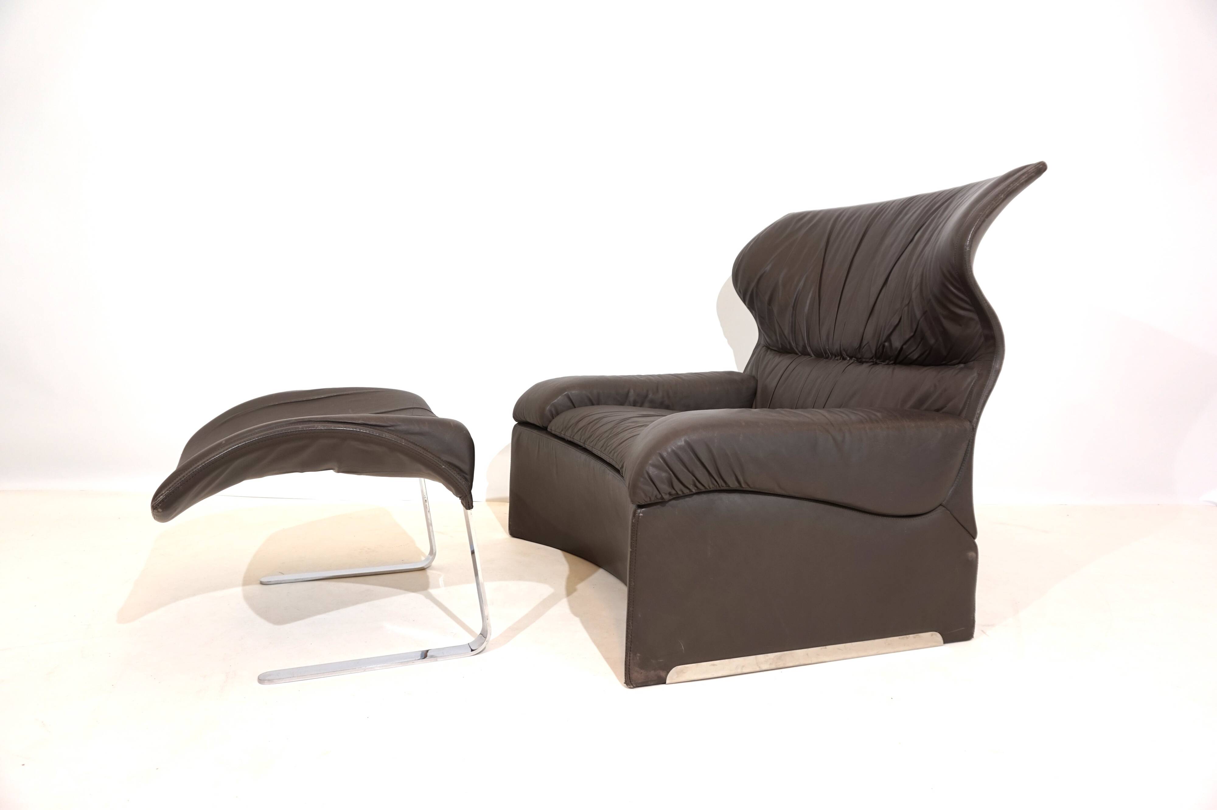 Saporiti Vela Alta leather armchair with ottoman by Giovanni Offredi