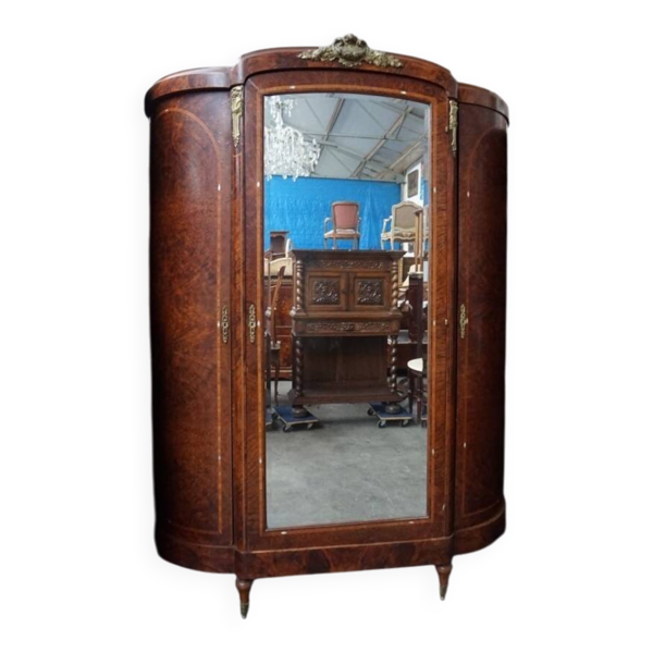Armoire de style rococo. Racine de noyer, bronze, nacre.