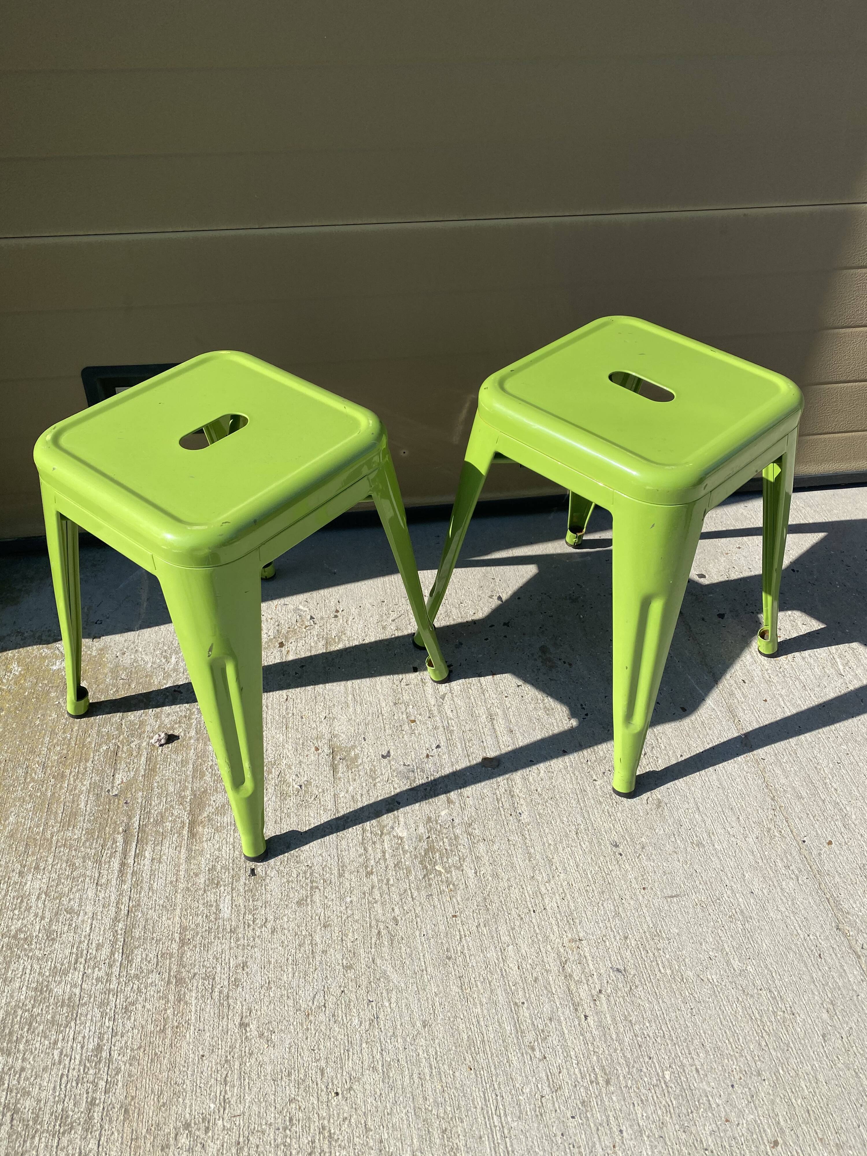 Green industrial tabouret