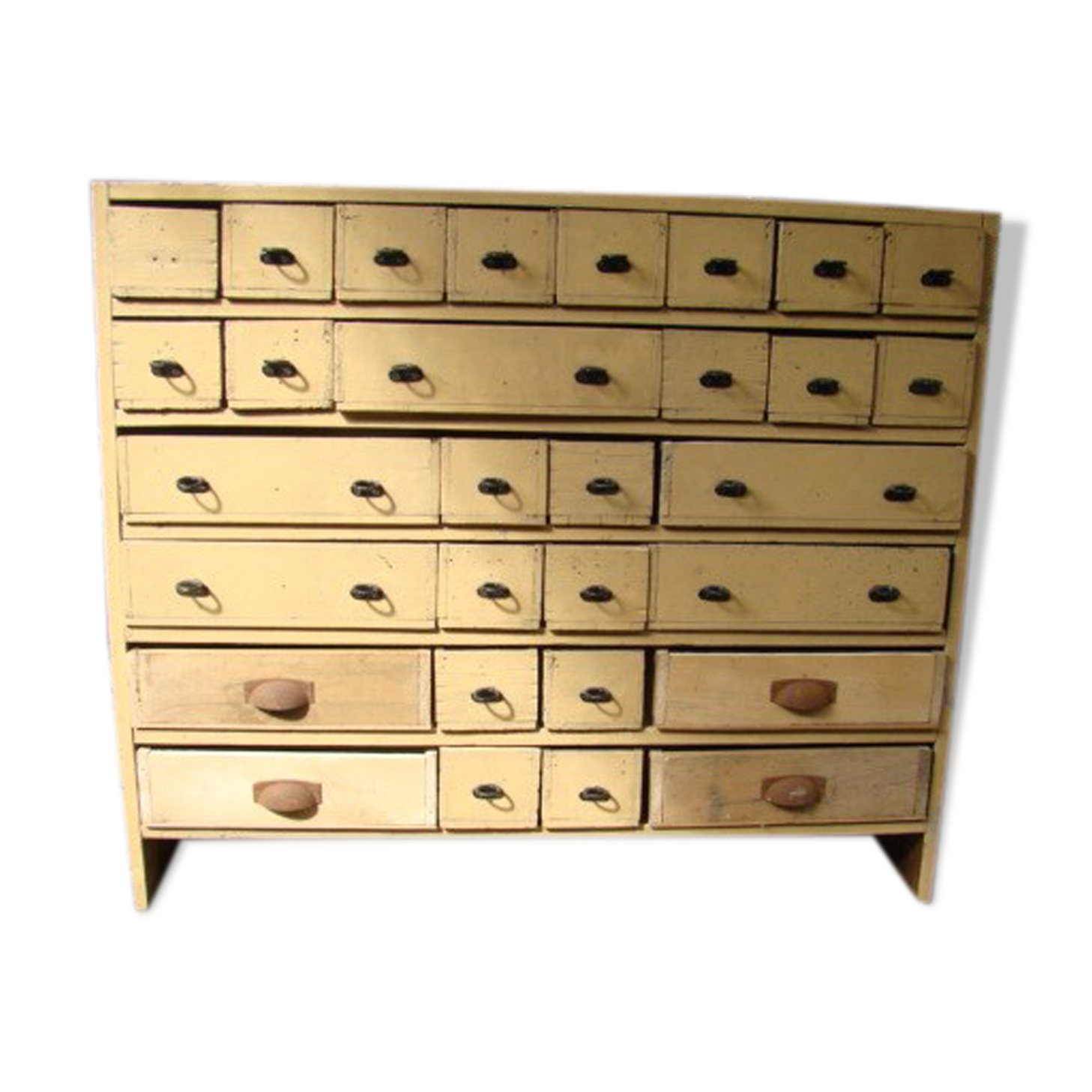 Handcrafted multitiroir furniture.