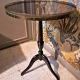 Varnished pedestal table brown color 3 feet classic style 1970s to 3 feet