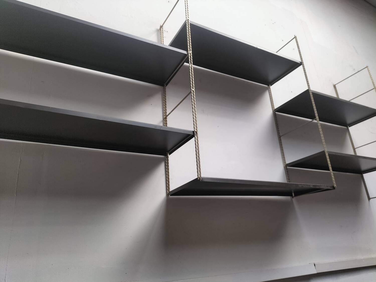 Metal string shelf