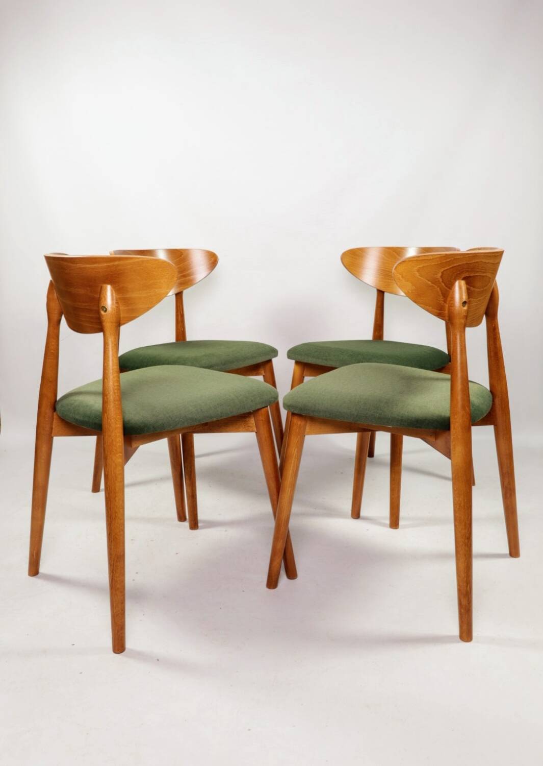 Scandinavian design dining room chairs in green velvet, set of 4