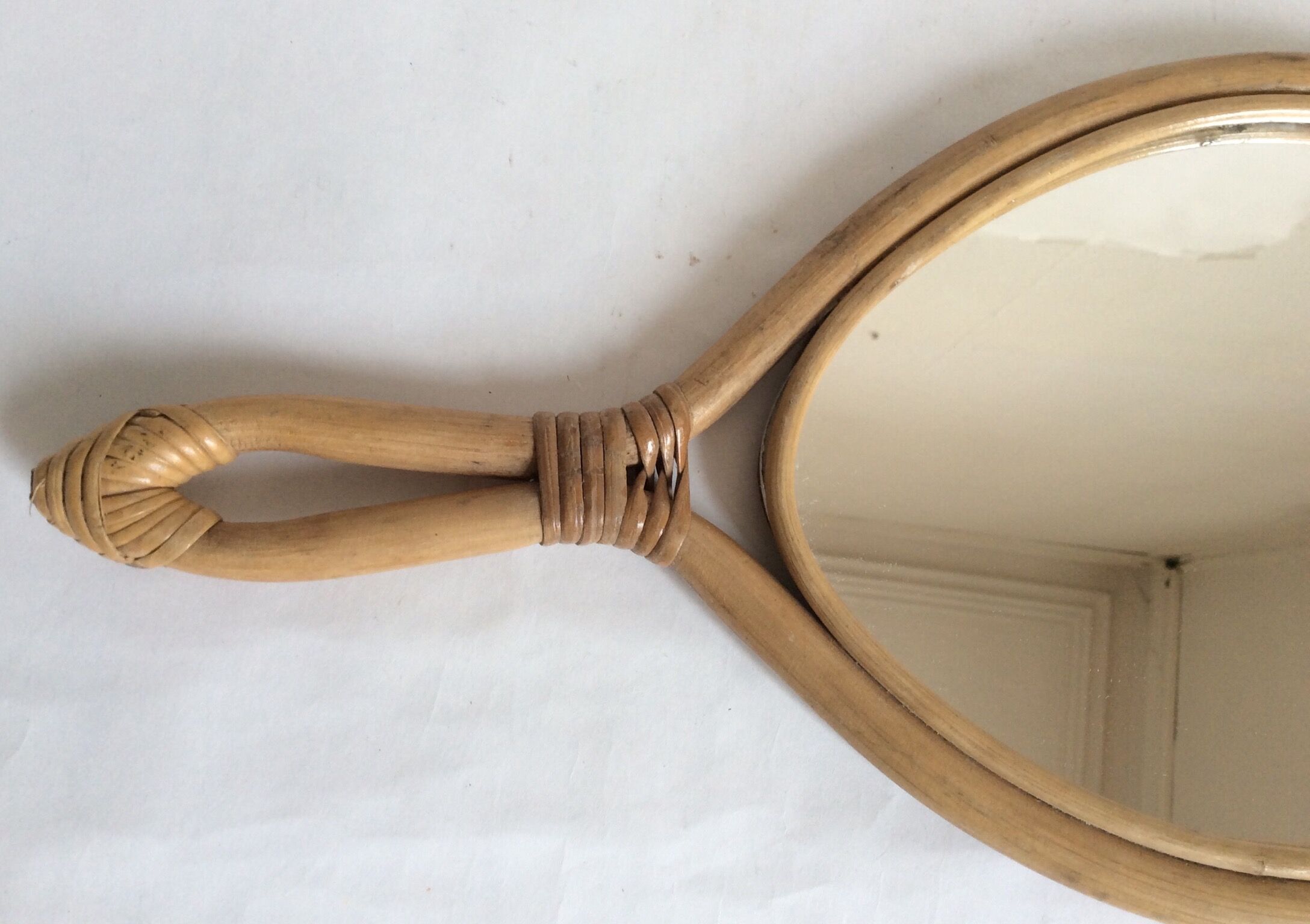 Mirror in rattan, face to hand  36x24cm