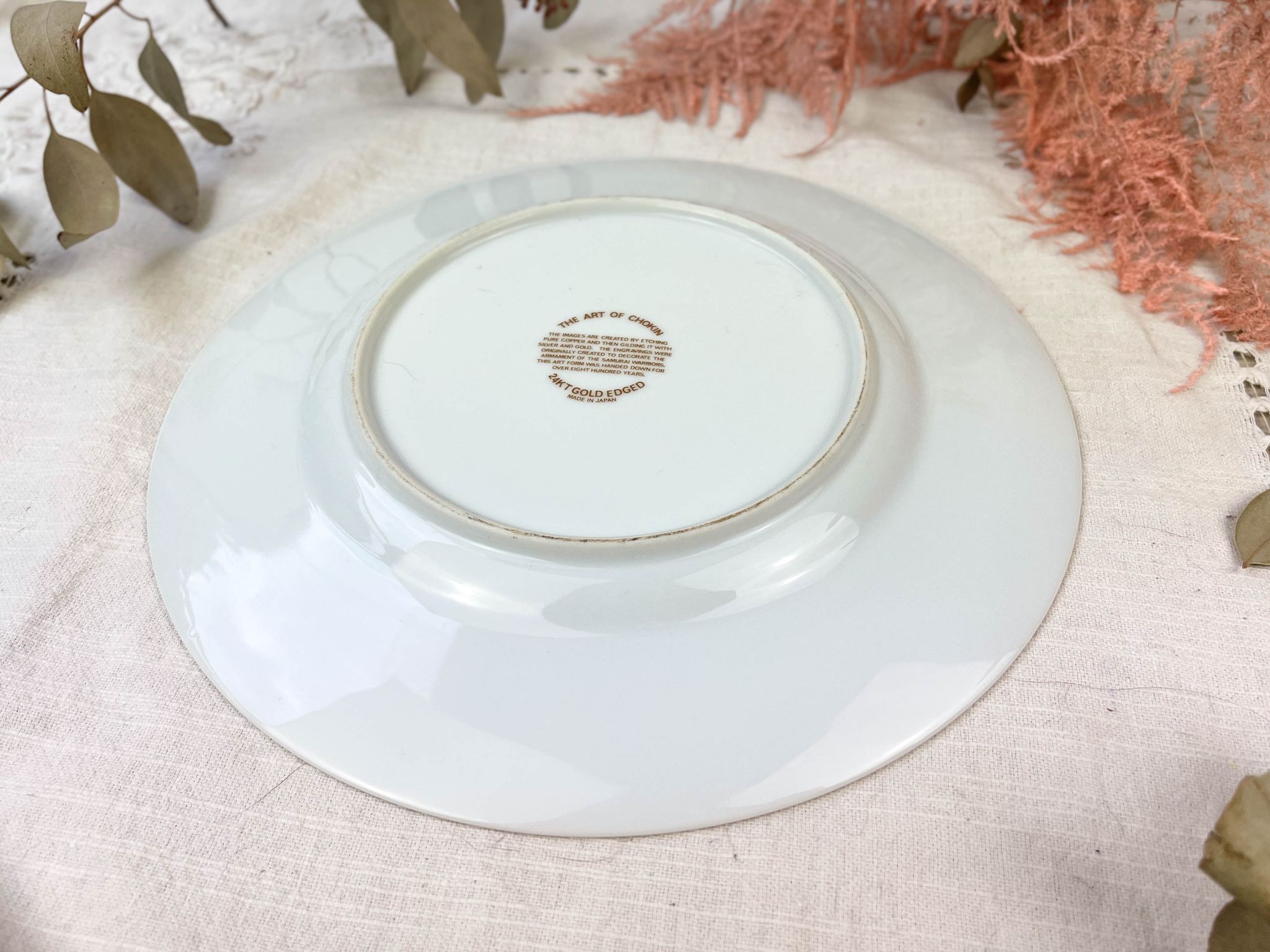 Decorative round porcelain dish "the art of chokin" made in japan