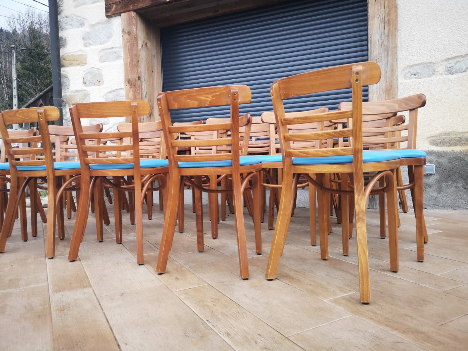 Lot de 24 chaises de bistrot restaurant vintage