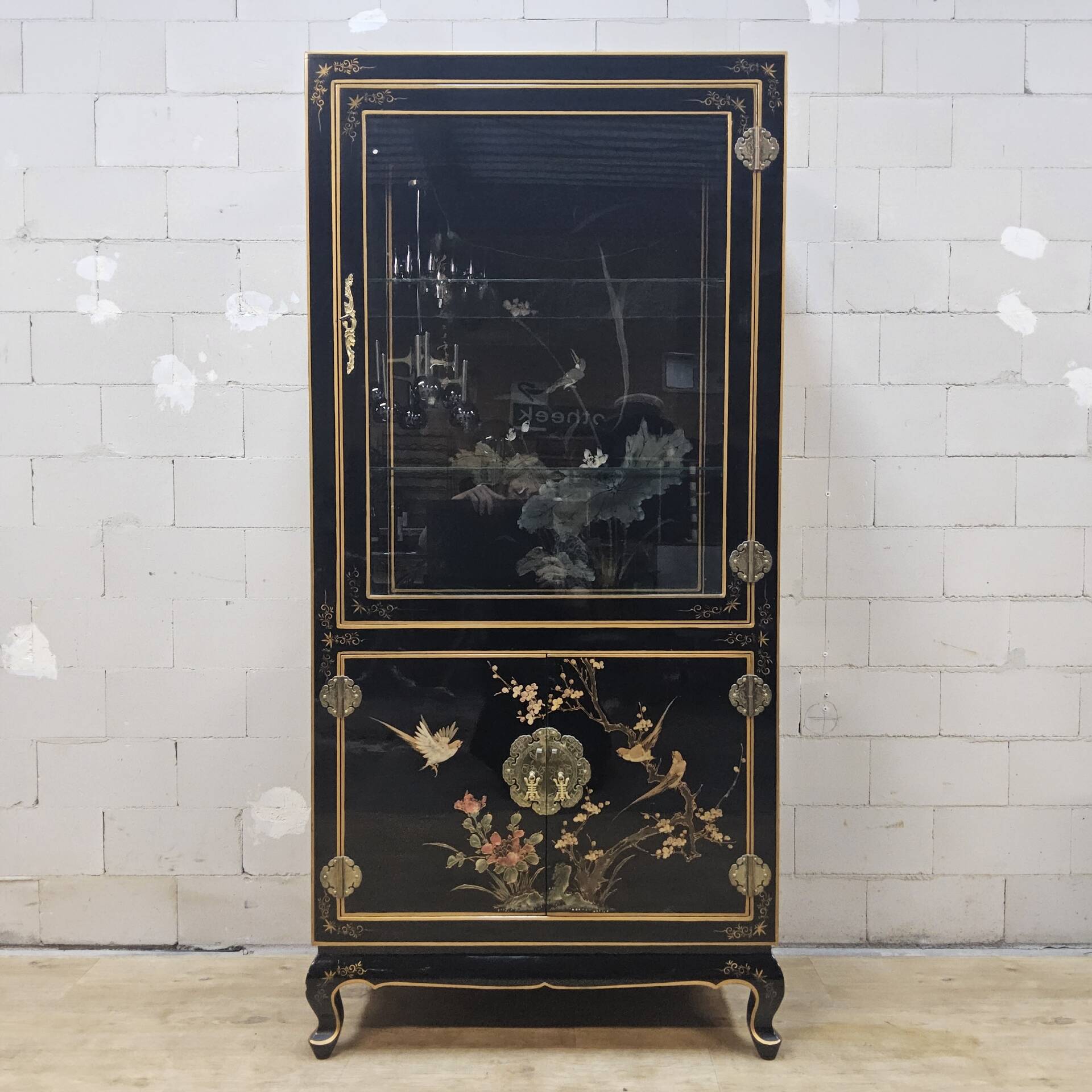 Cabinet d'affichage chinois vintage avec fleurs et oiseaux / Bohémien