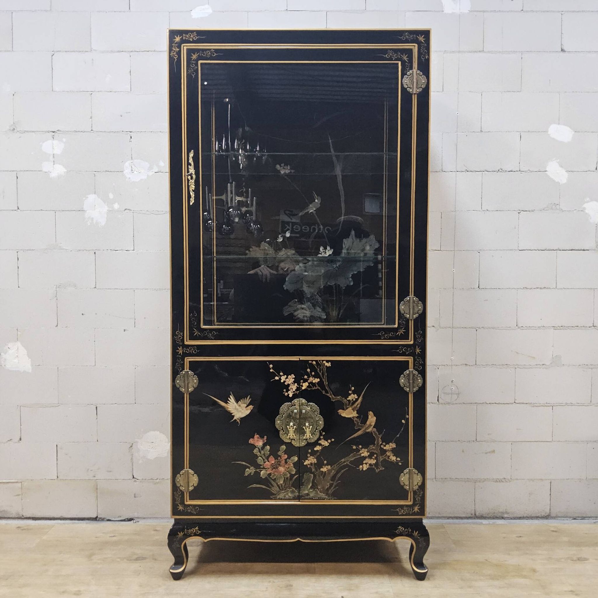 Vintage Chinese display cabinet with flowers and birds / Bohemian