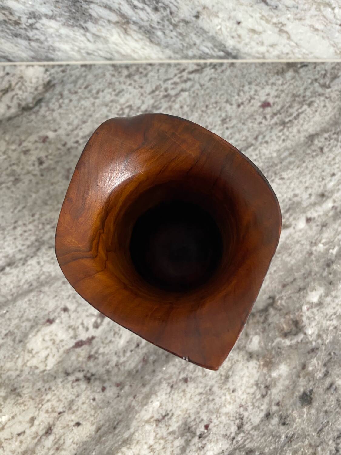 Single-walled pitcher in olive wood