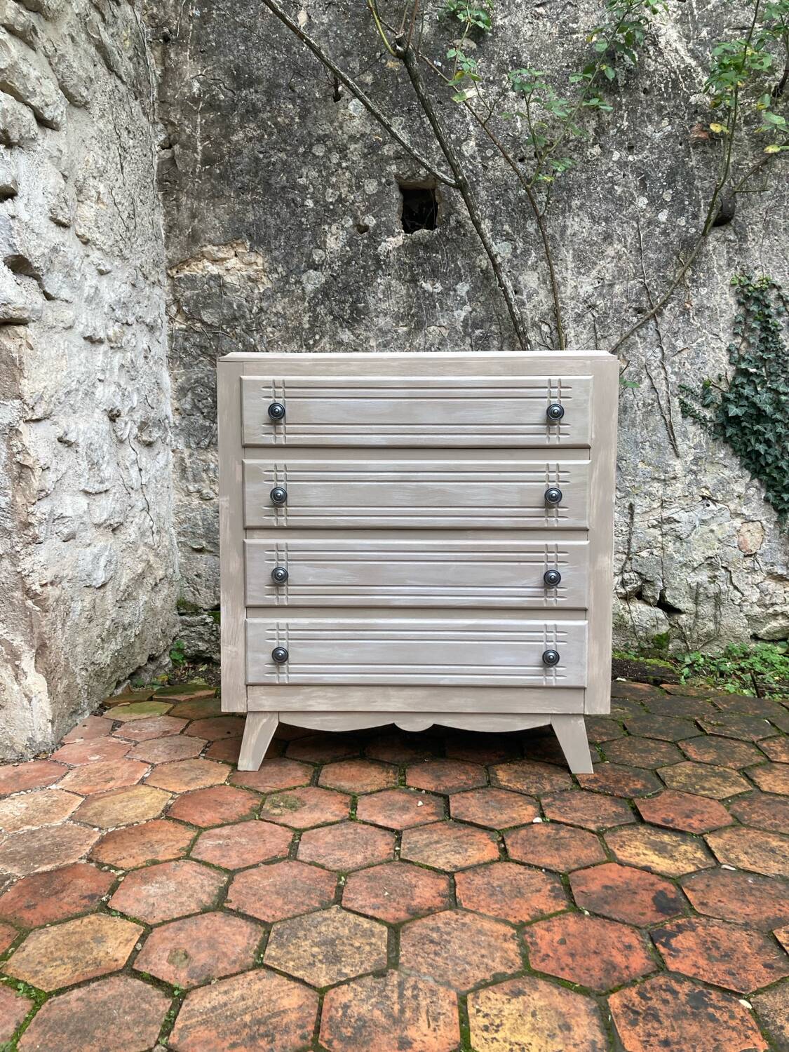 Vintage chest of drawers