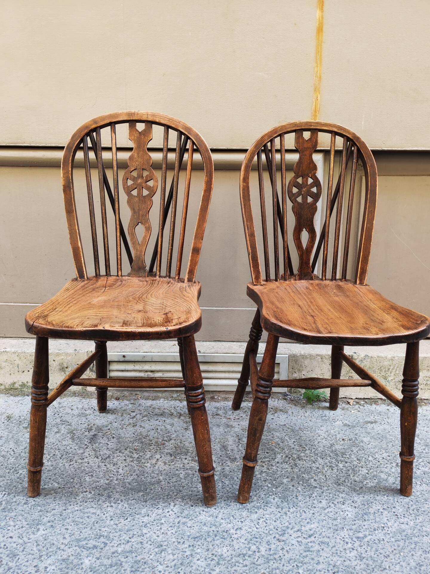 Pair of vintage Windsor chairs in solid elm