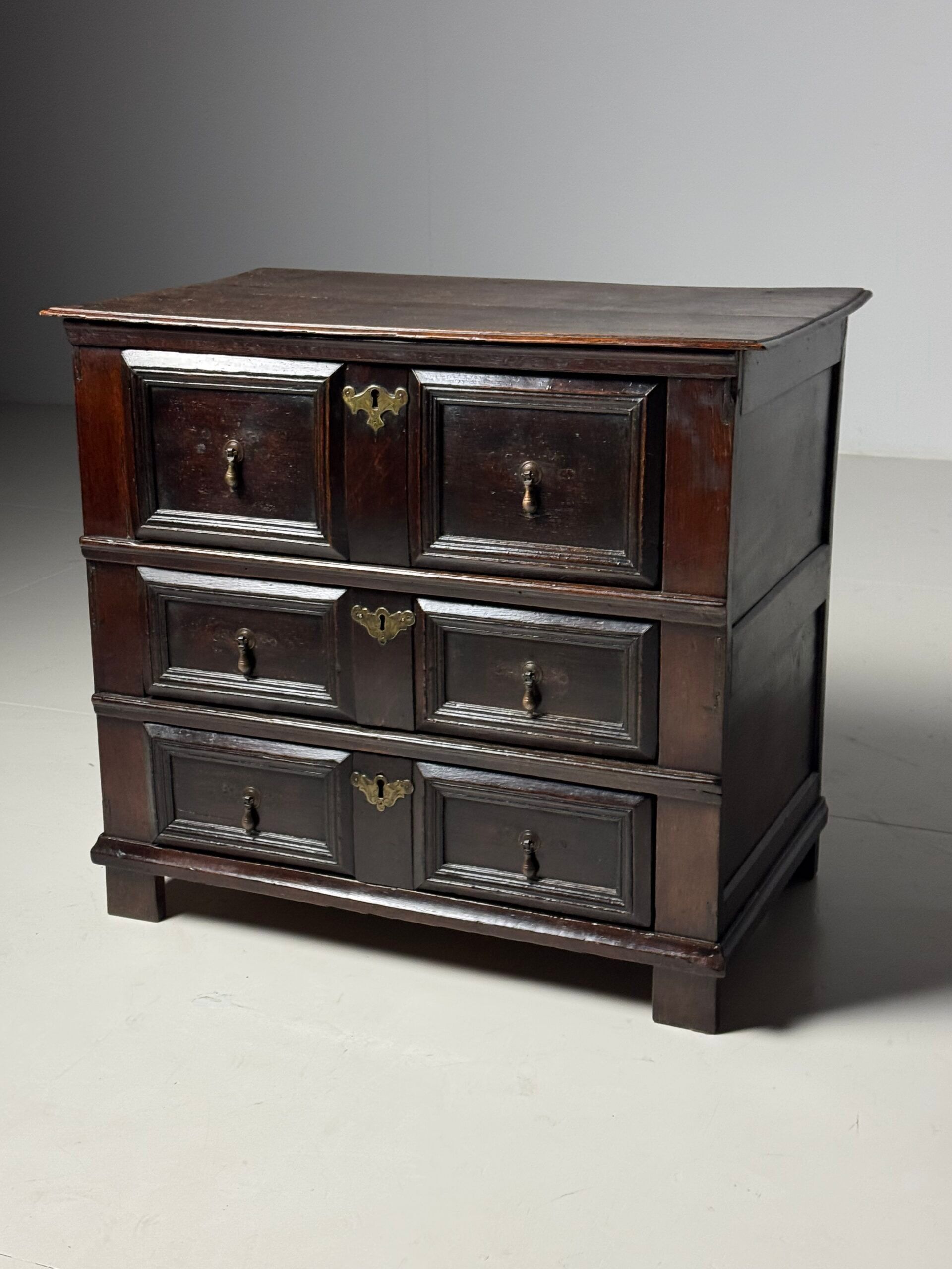 English chest of drawers 17th century oak