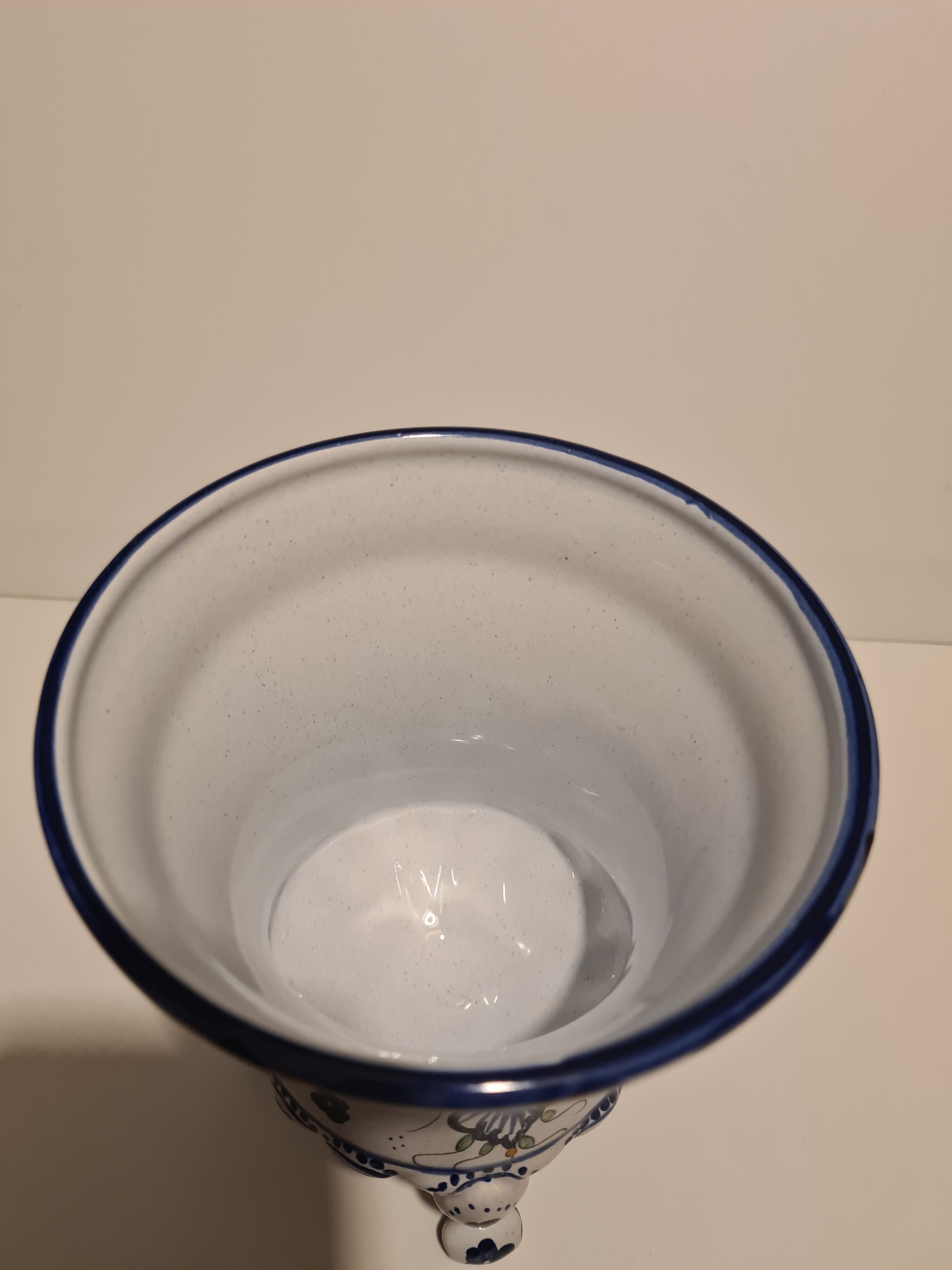 Earthenware tripod vase of Nevers floral decoration