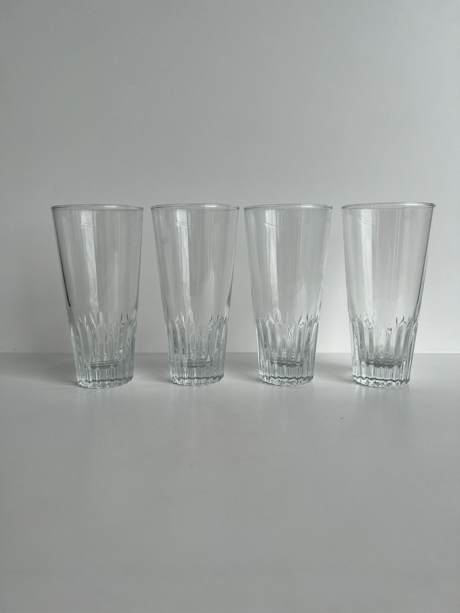 Set of 4 glasses with orangeade H: 12,5cm