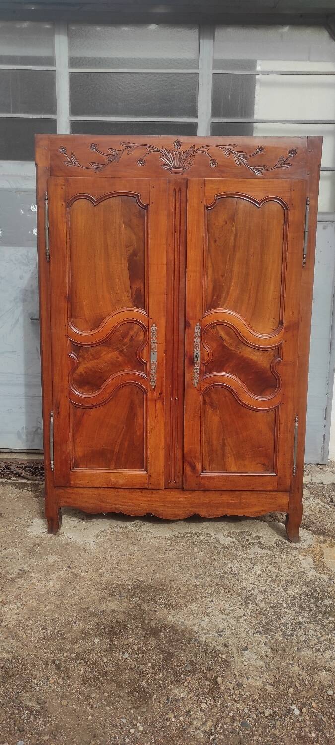 Old 19th century Forézienne cabinet in Bressane oak wood
