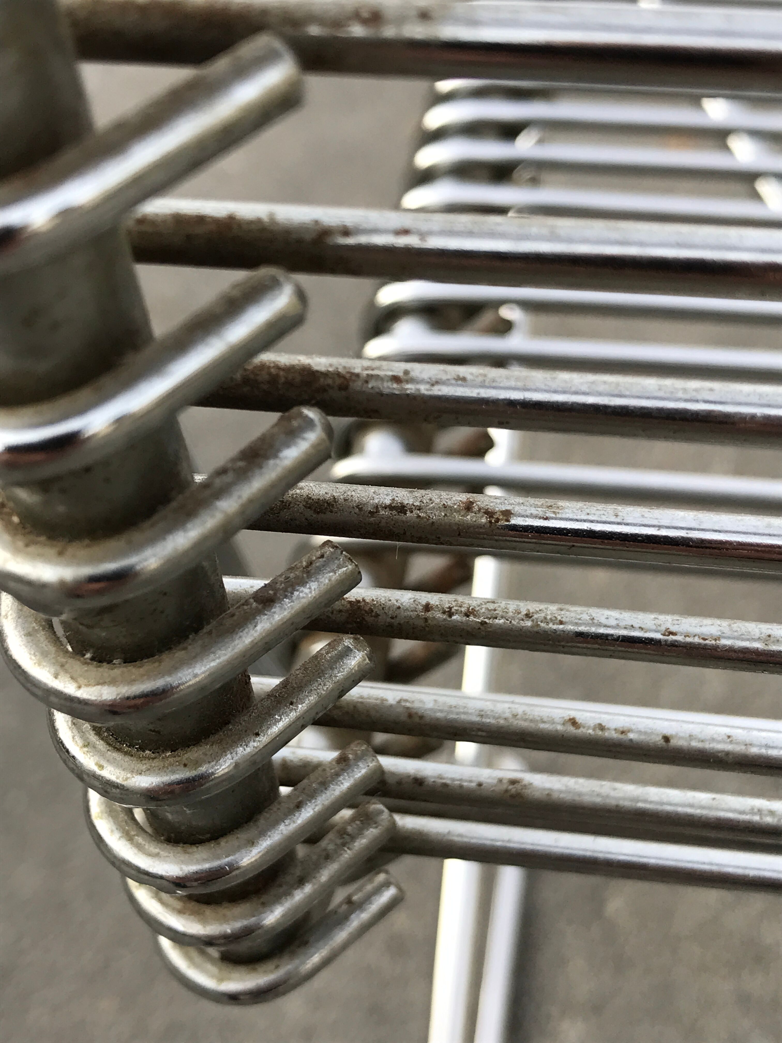 Paire de chaises Wire Till Behrens design annees 80