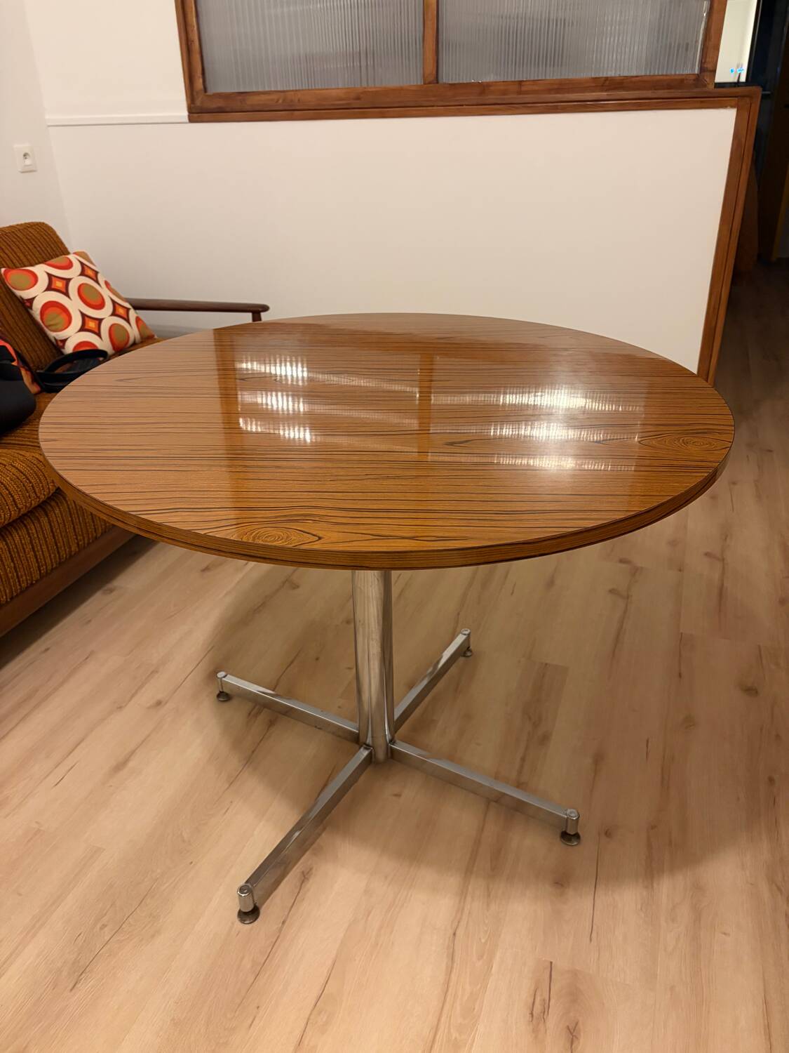 Table à manger ronde en Formica/acier 100 cm Space age année 80