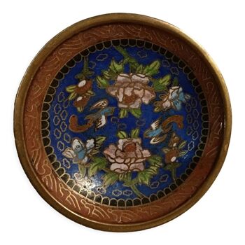 Enamelled plate