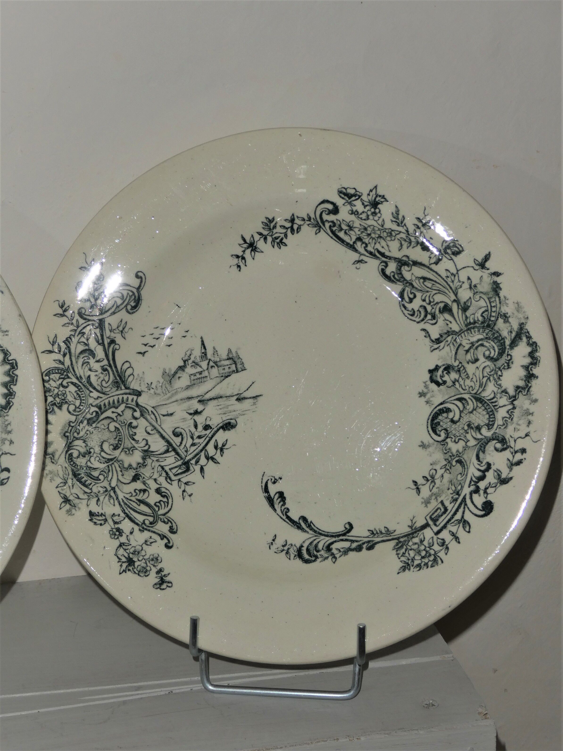 Lot of 12 salins plates