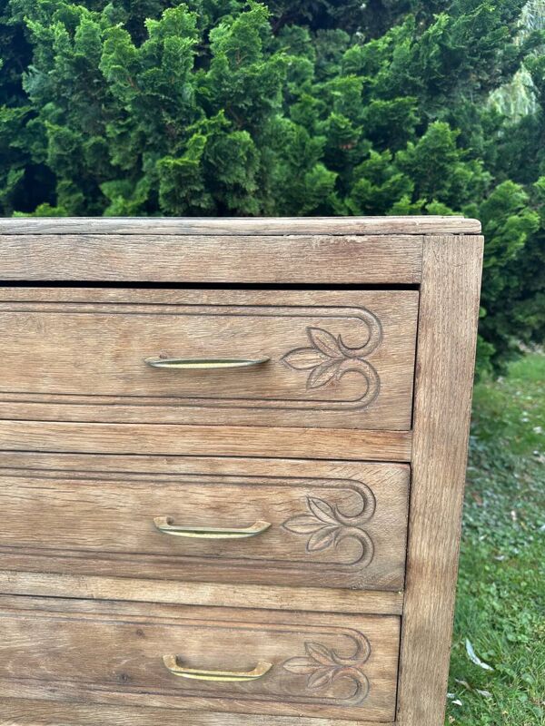Commode vintage en bois massif sculpté – 4 tiroirs