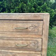 Commode vintage en bois massif sculpté – 4 tiroirs