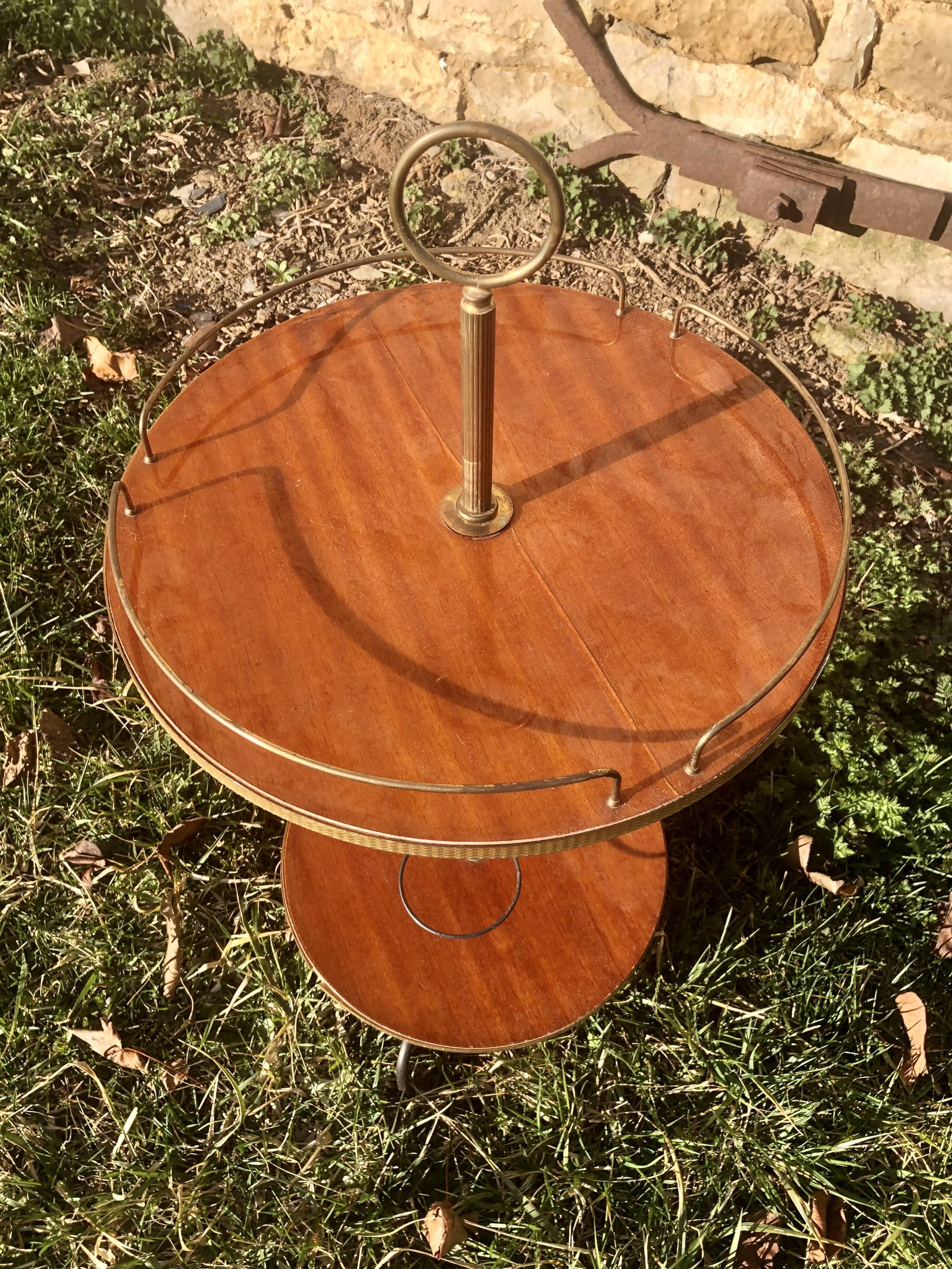 Pedestal table aperitif service