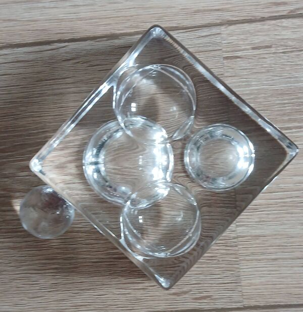 Cendrier  videpoche sculpté Daum en verre avec boule