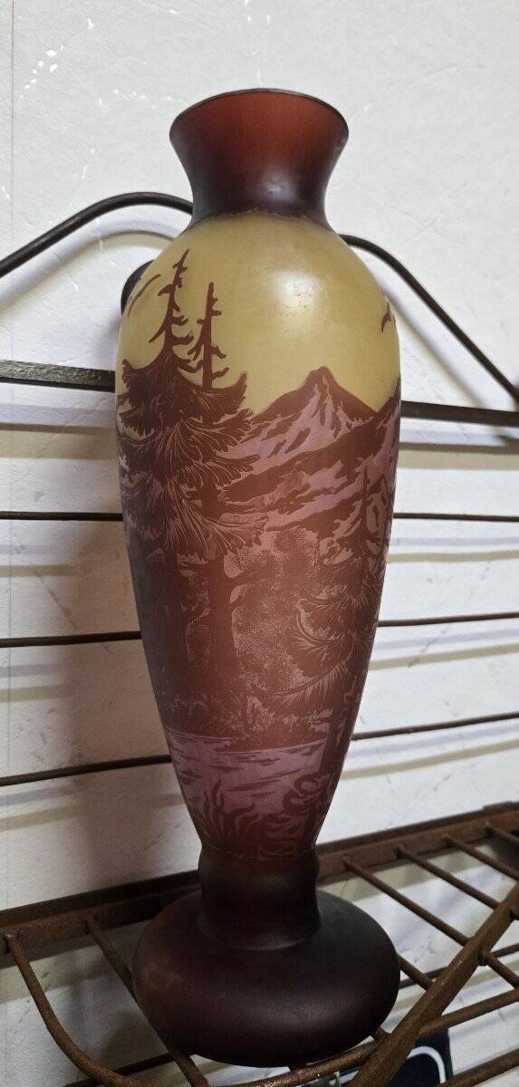 Très grand Vase en pate de verre – décor paysage montagneux – H 50 cm