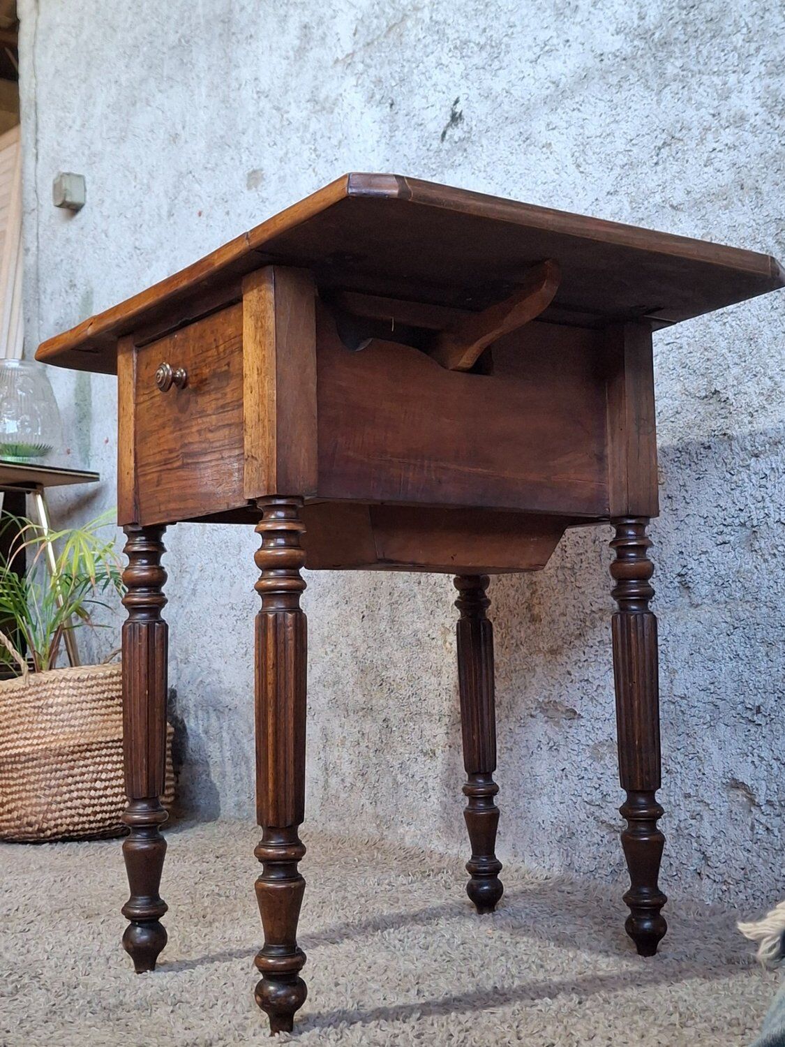 Table d'appoint travailleuse en noyer XIXe – Style Louis XVI