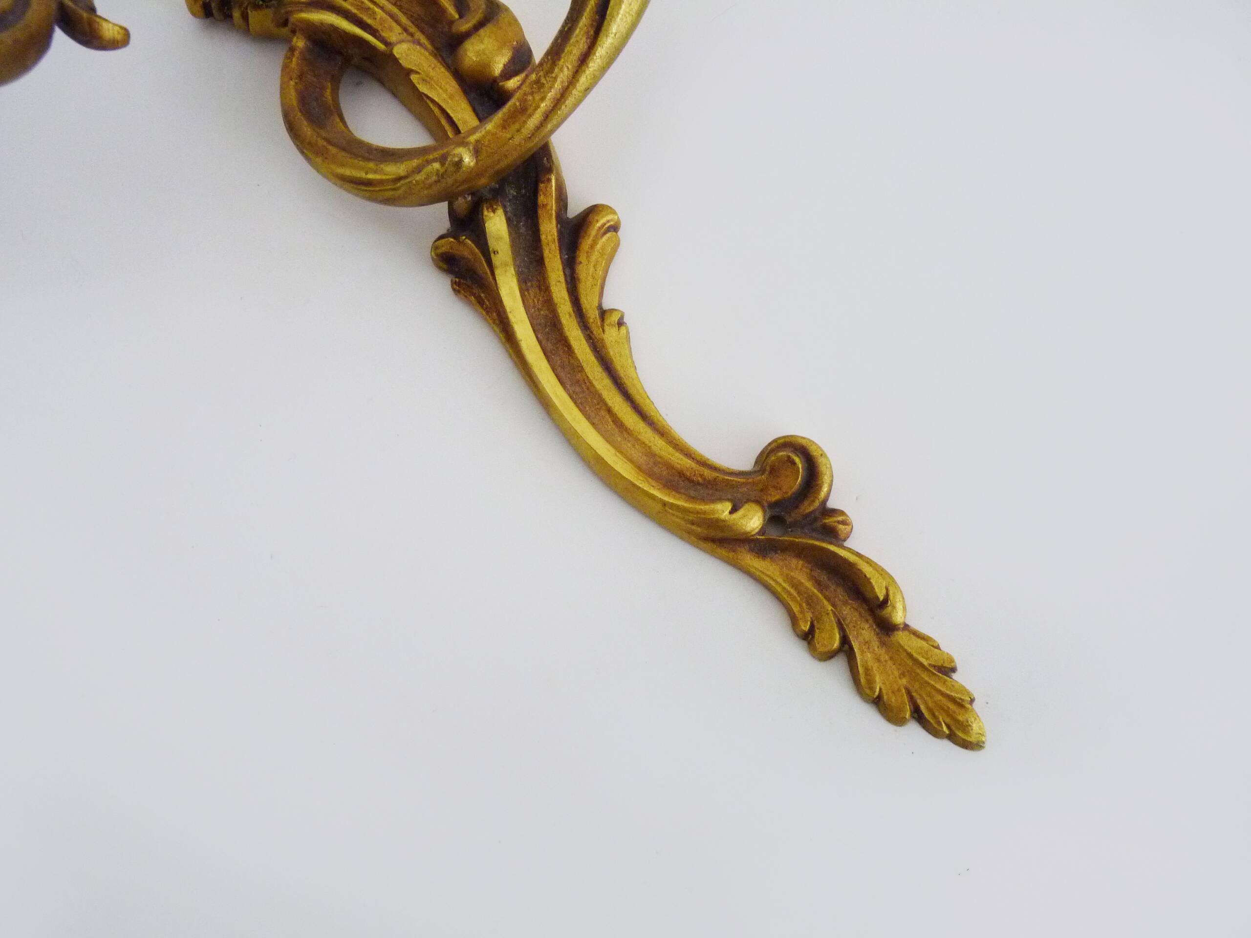 Antique double-light bronze wall light with acanthus leaves. 1950s