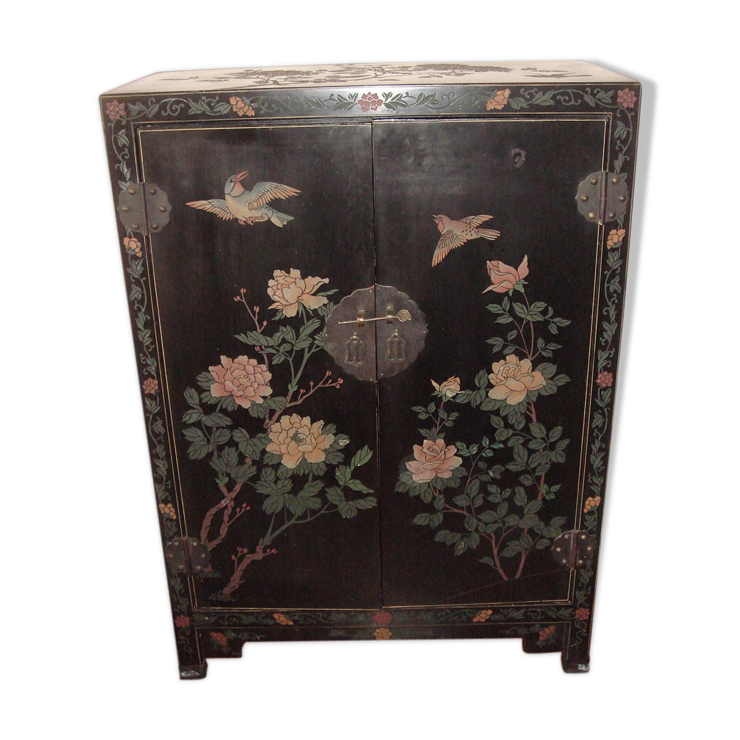 Chinese accent furniture black lacquered dating from 1970