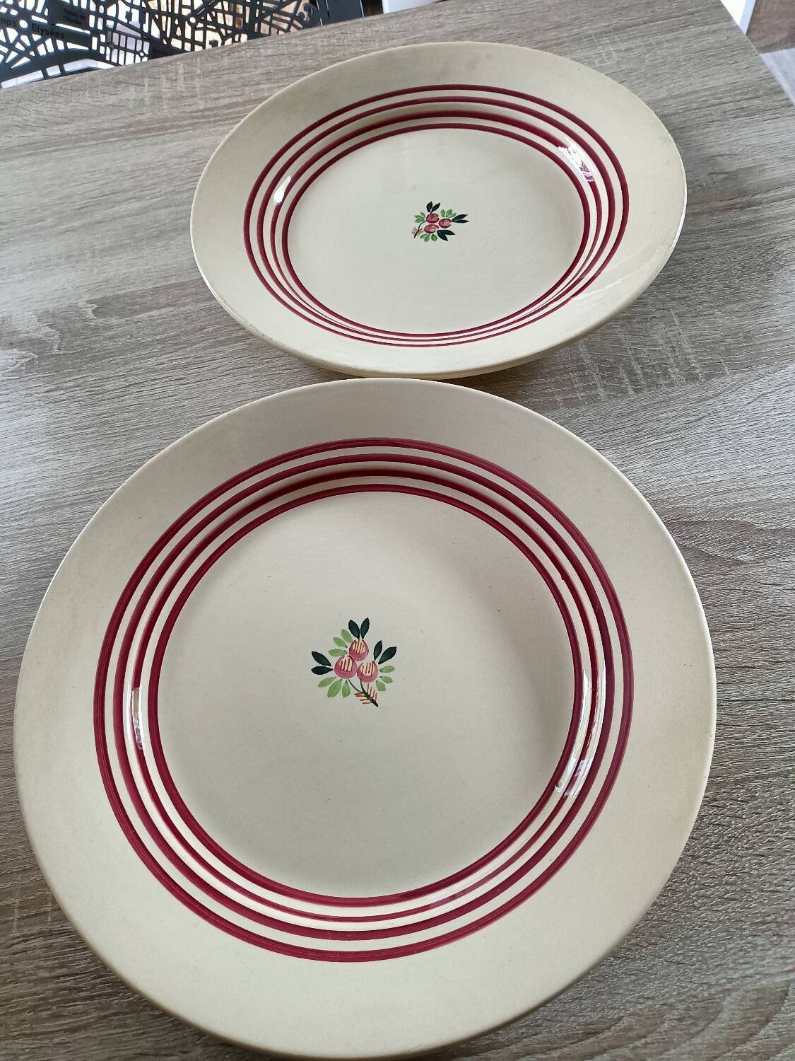 2 vintage Gien dishes