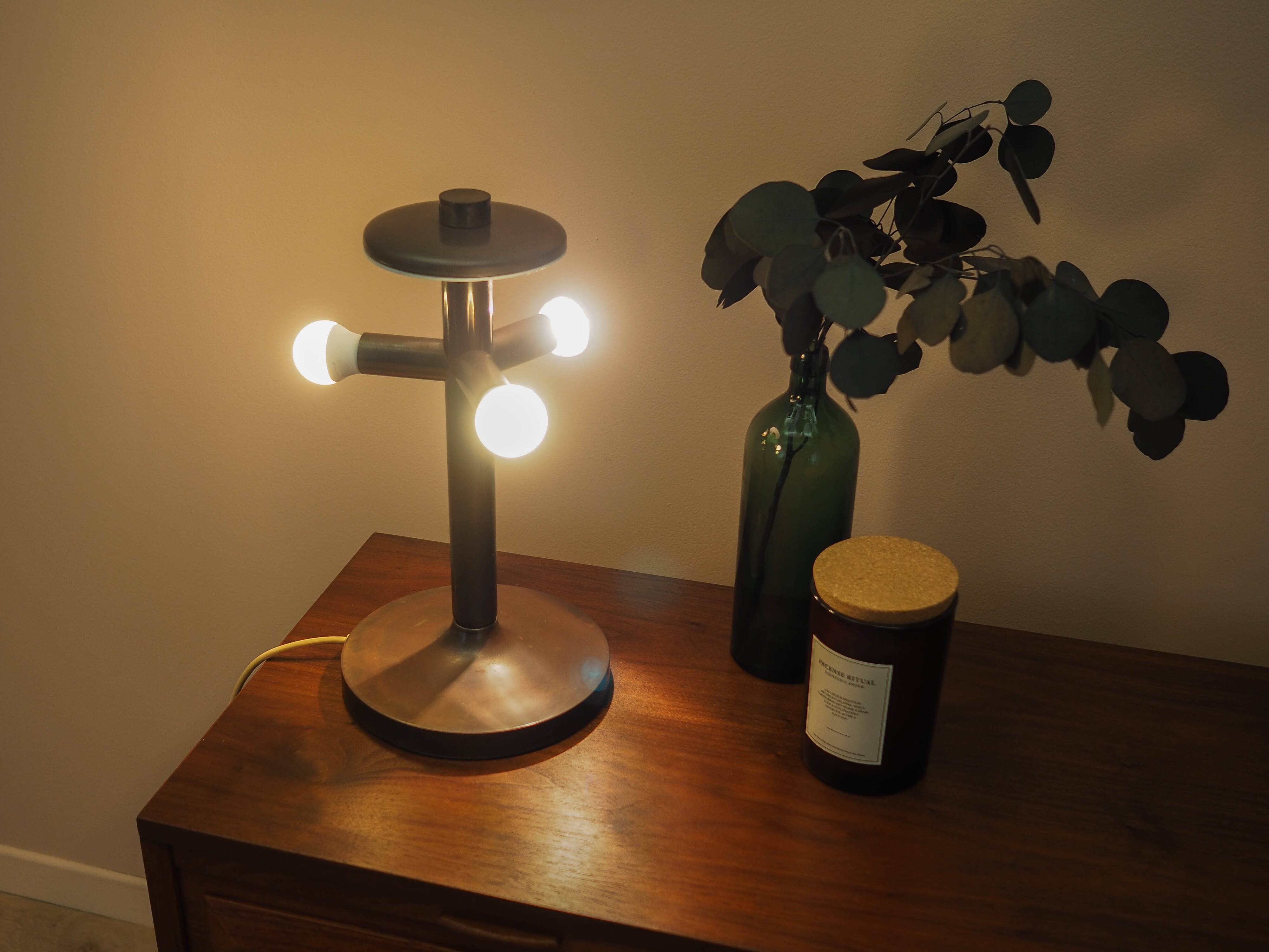 Danish desk lamp 1960s with decorative ribbed shade, brown metal