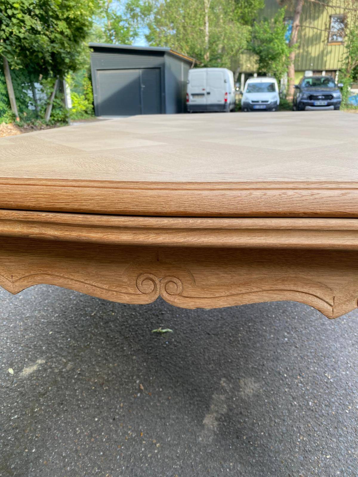 Table à manger extensible Louis XV bois massif chêne et marqueterie 250cm