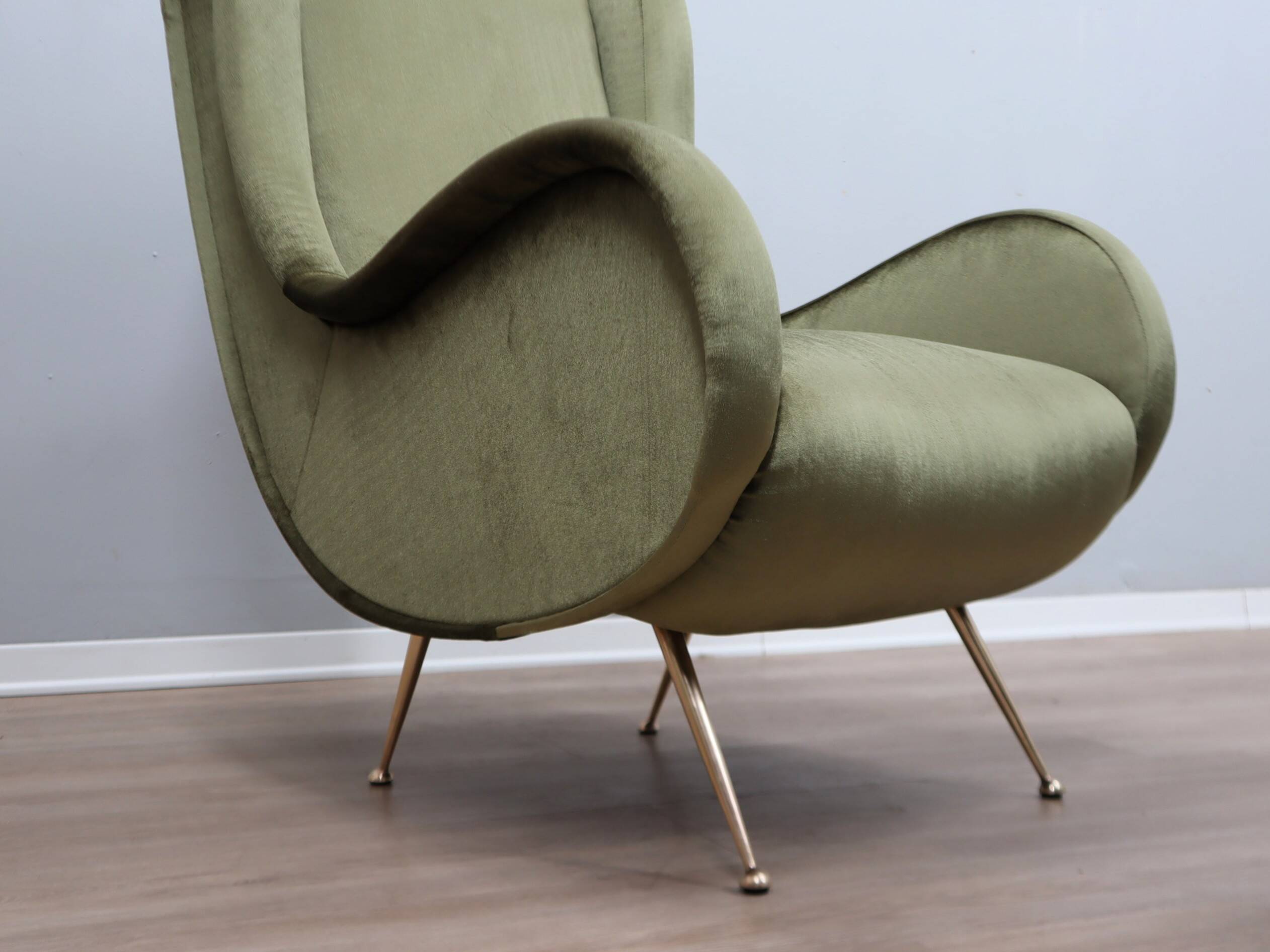 Fauteuil italien des années 1950 style Senior Zanuso en velours vert.