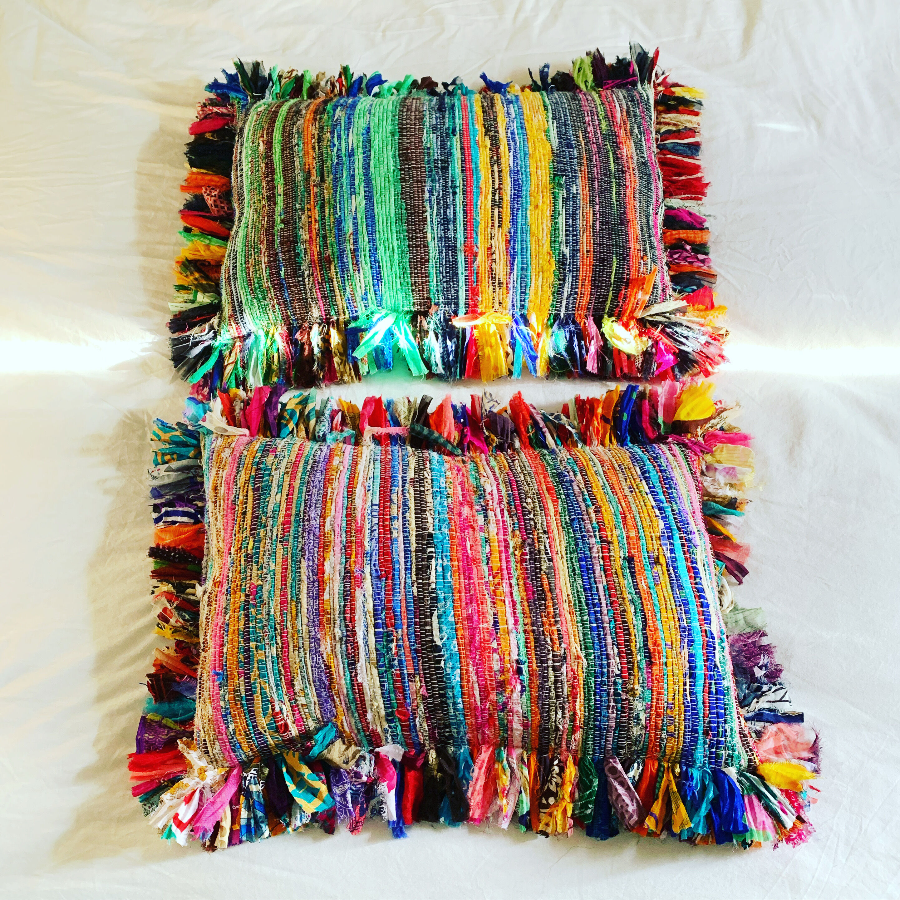 Lot de deux housses de coussin multicolore