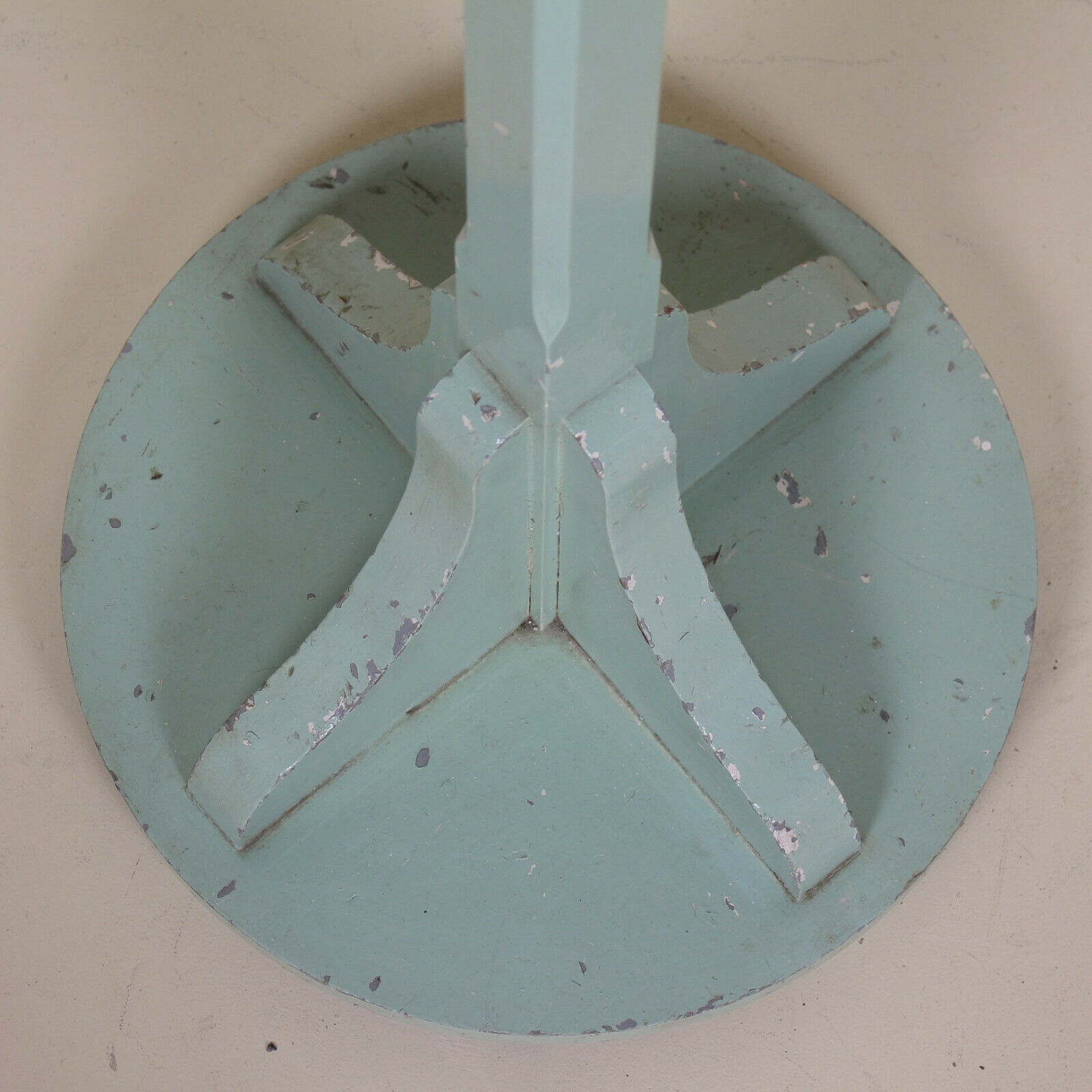 Coat hanger of the twentieth century